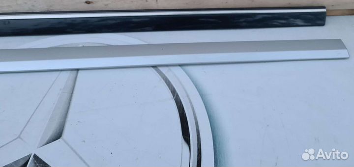 Накладка передней правой двери Mercedes W211