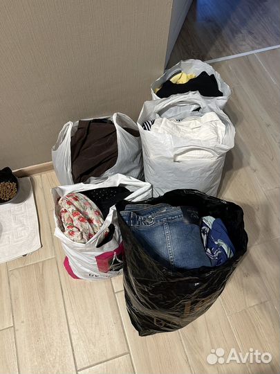 5 пакетов с одеждой