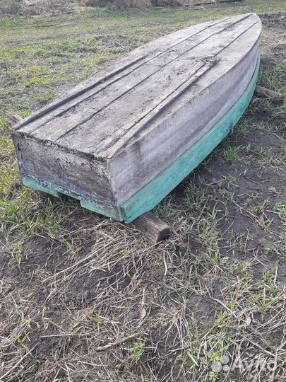 Лодка деревянная