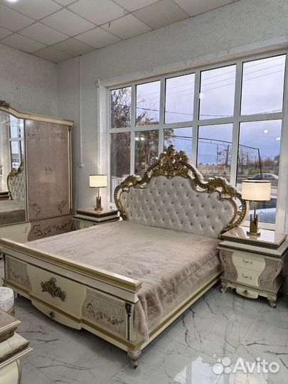 Спальный гарнитур