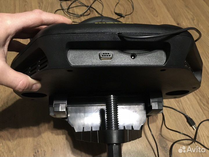 Руль с педалями Logitech momo