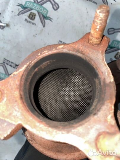 Коллектор выпускной с катализатором Nissan Bluebir