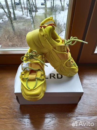 Кроссовки женские 38 размер