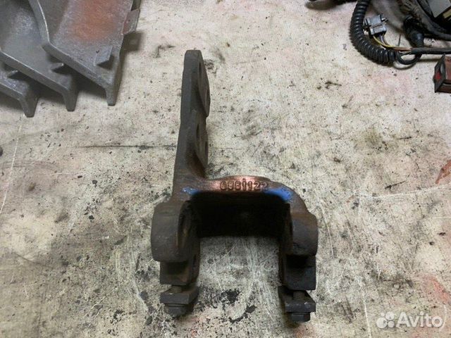 Кронштейн рессоры передний правый Daf Xf 95