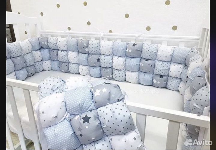 Детская кроватка с маятником