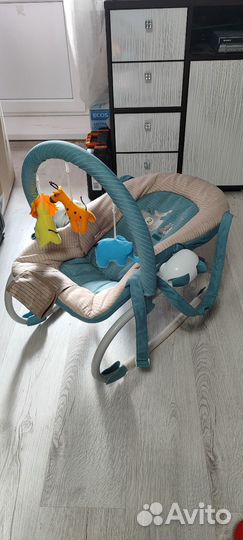 Развивающие игрушки шезлонг и коврик для малышей