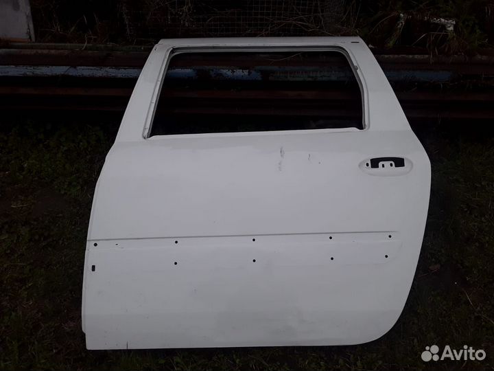 Двери задние на largus левая