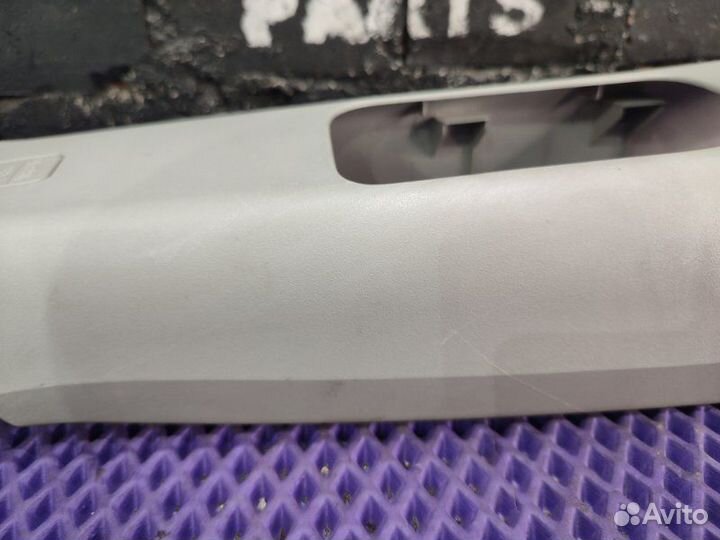 Обшивка стойки кузова правая Nissan Dualis