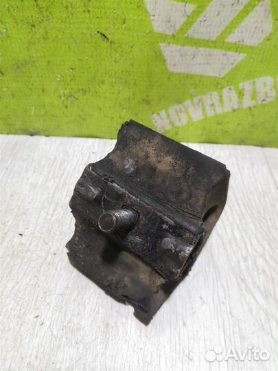 Опора двигателя Ауди 80 90 Б3