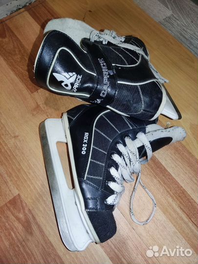 Хоккейная экипировка для детей, краги и коньки