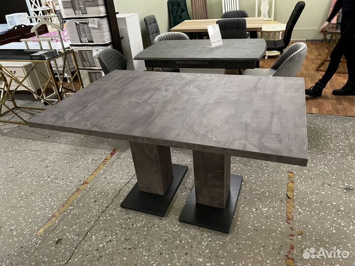Большой раздвижной обеденный стол