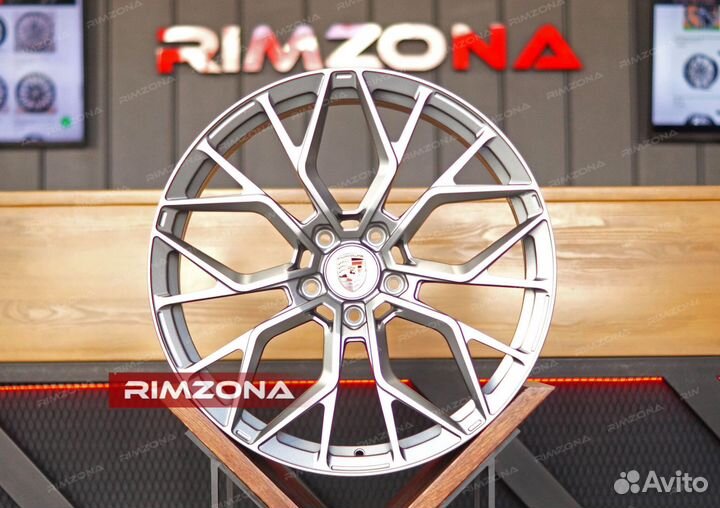 Кованые диски R22 на Porsche Panamera