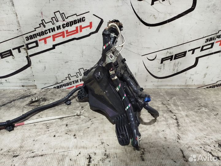 Блок предохранителей toyota probox succeed NCP160V NCP165V NSP160V 1NR-FE 1NZ-FE под капот 8266252A0