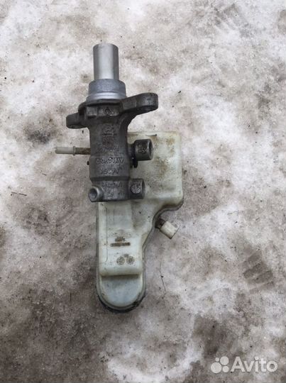 Главный тормозной цилиндр Ford Focus 3