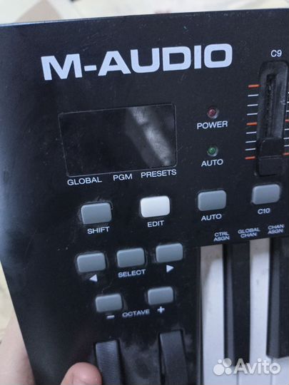 Миди клавиатура m audio