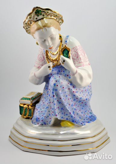 Статуэтка фарфоровая Малахитовая шкатулка Дулево