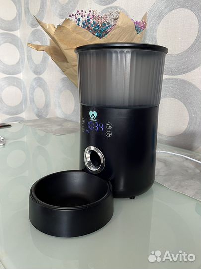 Автоматическая кормушка для собак и кошек