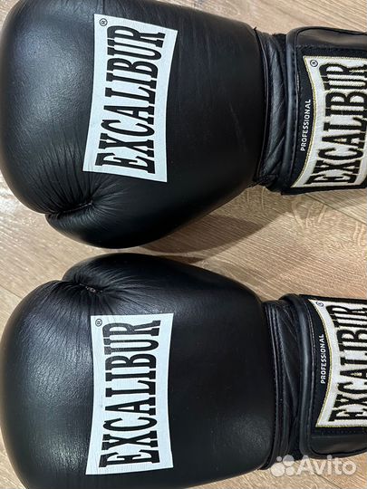 Боксерские перчатки