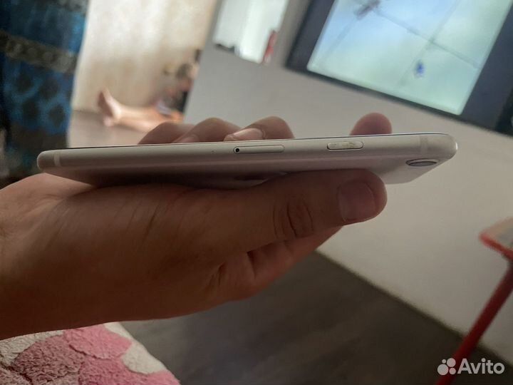 Телефон iPhone se 2020