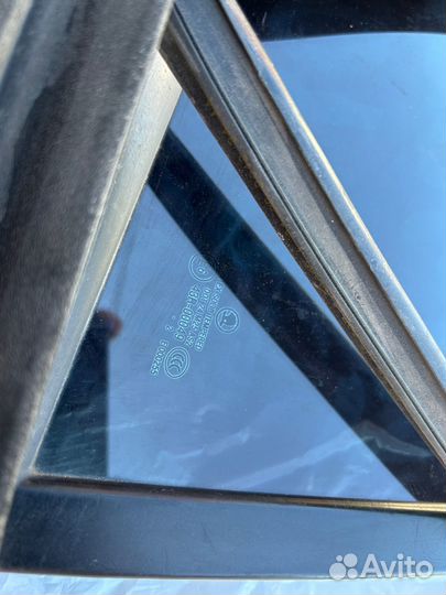 Стекло форточка задней правой двери