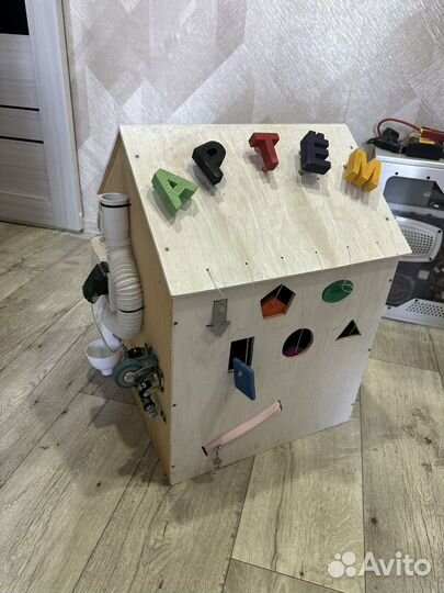 Бизиборд домик