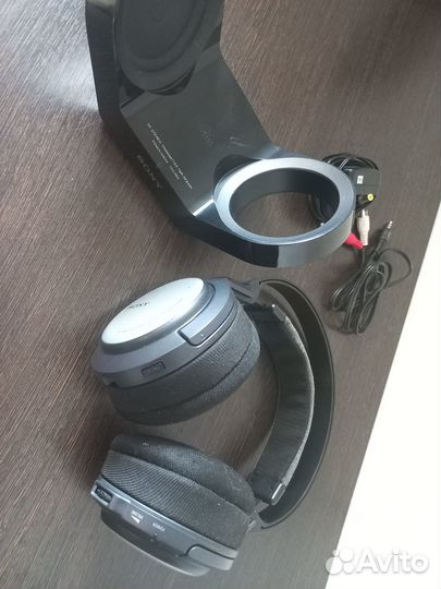 Беспроводные наушники Sony TMR-RF840R