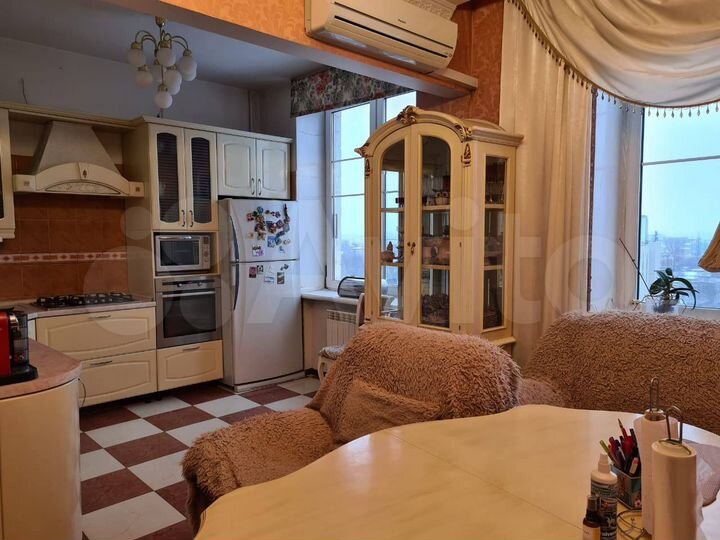 3-к. квартира, 80 м², 8/10 эт.