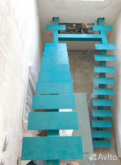 Прямая лестница на металлокаркасе