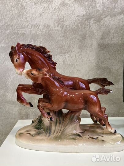 Статуэтка фарфор Лошадь с жеребенком SitzendorfГДР