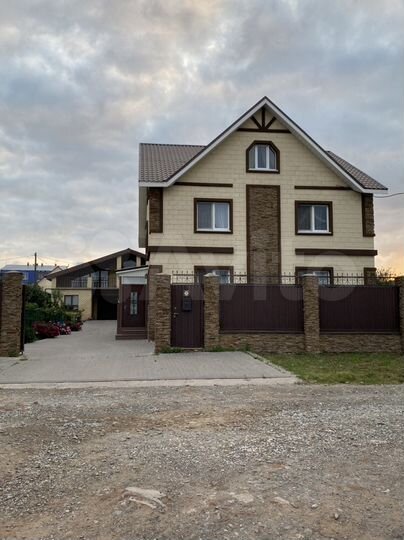 Коттедж 500 м² на участке 10 сот.