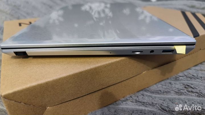 Ноутбук с двумя экранами Intel N95