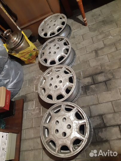 Продам Литьё R15 Toyota Cresta