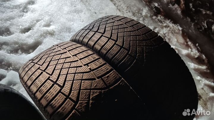 Pirelli Ice Zero FR 205/60 R16