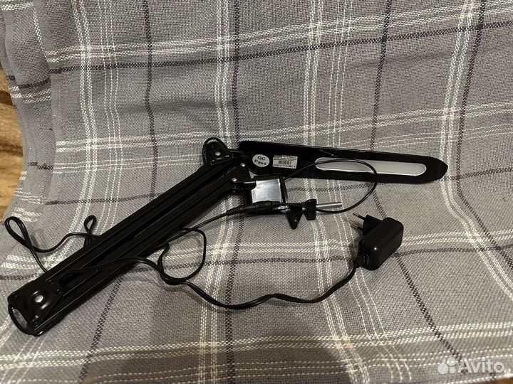 Лампа с креплением на стол