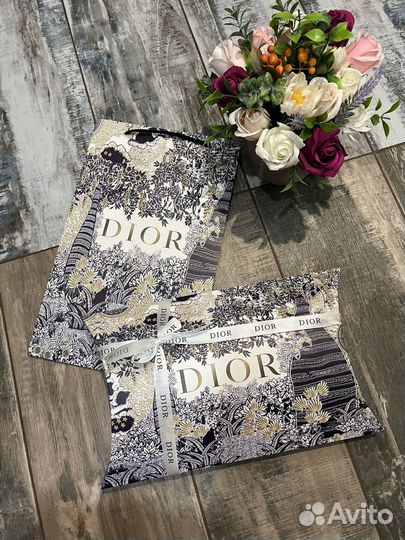 Фирменная подарочная упаковка Dior для платка