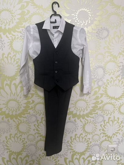 Костюм тройка на мальчика 128