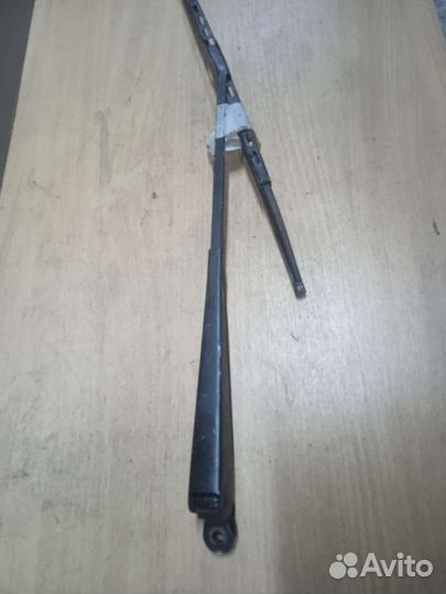 Поводок дворника BMW 5 E28 бмв 5 E28