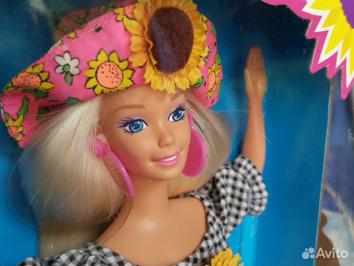 Sunflower Barbie, Barbie International Travel