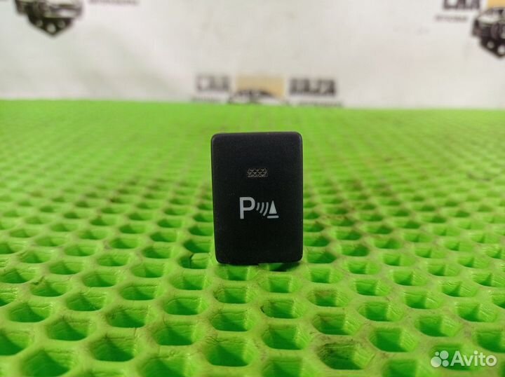 Кнопка парктроников Toyota Camry