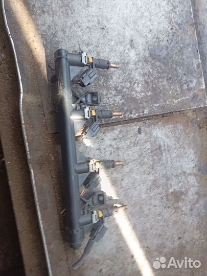 Топливная рампа Peugeot 308