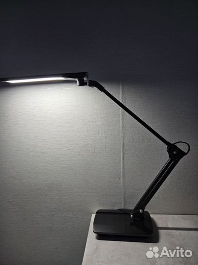 Настольная лампа