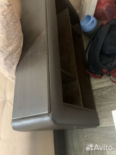 Диван и стол