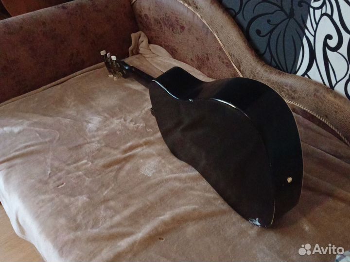 Акустическая гитара