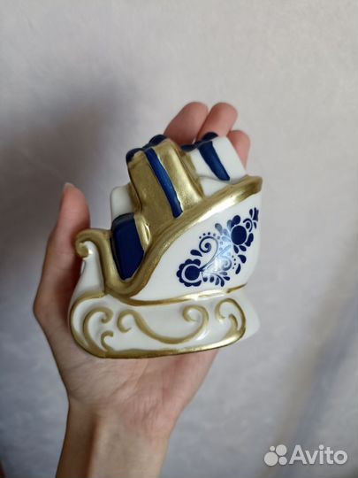 Елочная игрушка фарфор Санки гжель
