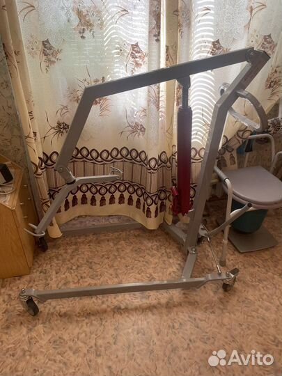 Подъемник гидравлический для инвалидов