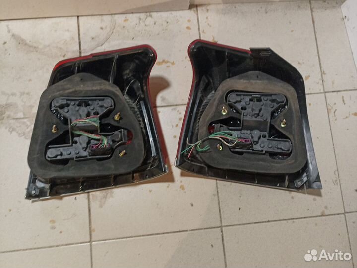 Фонарь Toyota Avensis T250 седан