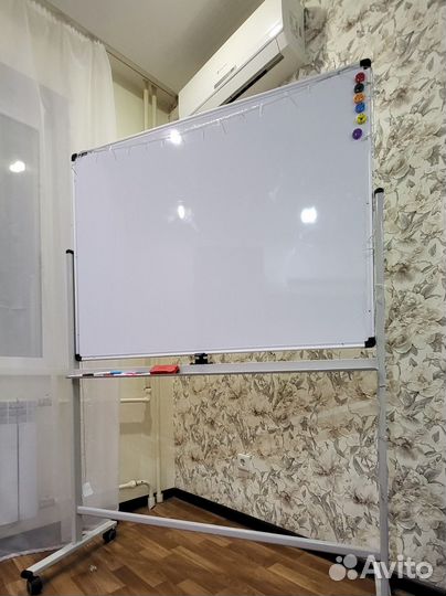 Белая магнитно-маркерная доска