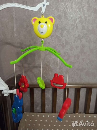 Музыкальный мобиль на кроватку