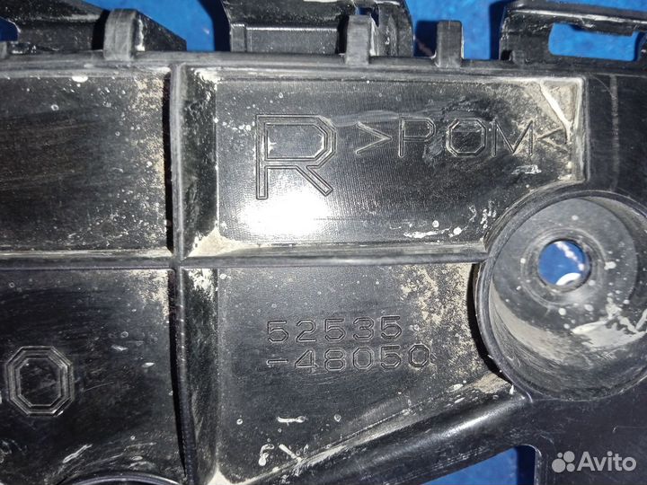 Кронштейн бампера переднего правый на Lexus RX 350