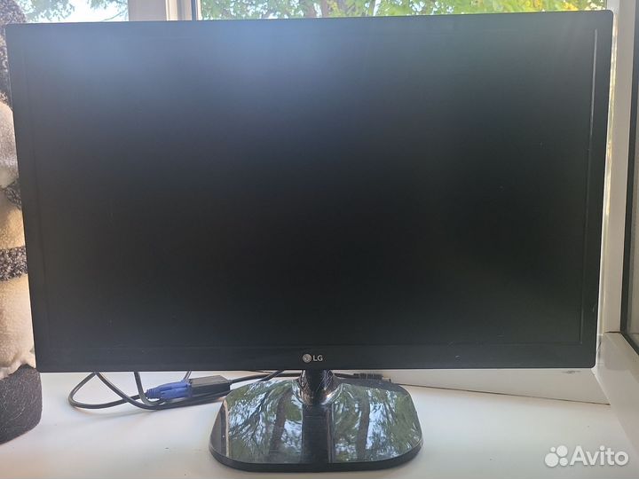 Монитор LG 22